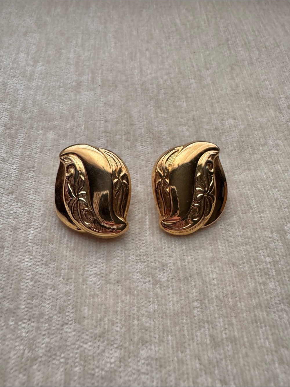 🛍️3/$35🛍️ Vintage Gold Floral Earrings